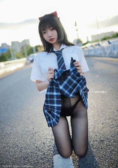 美女脱得一光二净无内衣内裤